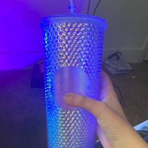 Hey, I’m selling this Starbucks cup feel free to contact me!